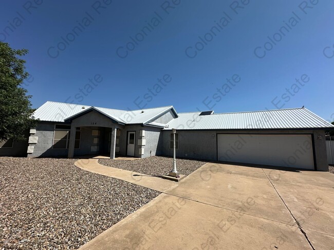 Building Photo - Beautiful 3 bedroom 2 bathroom home.