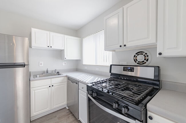 Kitchen - Olive Pointe Rental