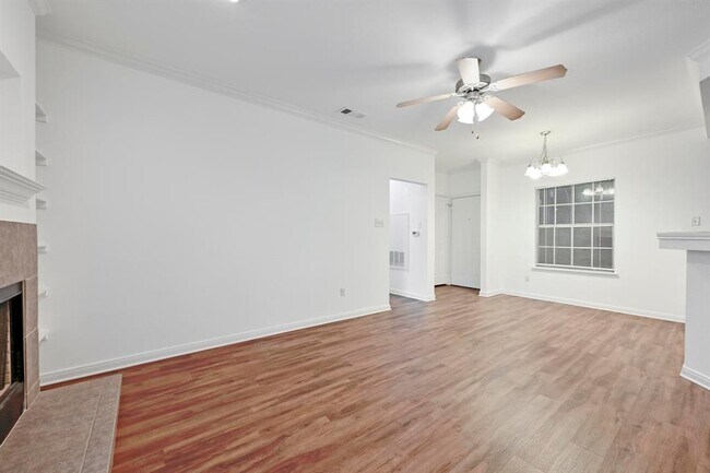 Photo - 3111 Tom Green St Unidad 110