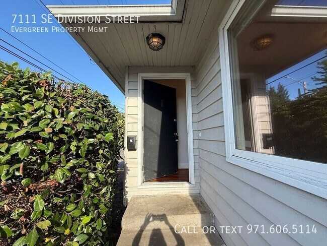 Photo - 7111 SE Division St
