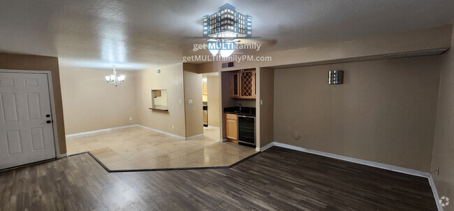 Building Photo - Move-In Ready Condo! Unit 107