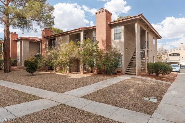 Photo - 5576 W Rochelle Ave. Unidad 40D