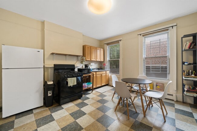 Photo - 138 Wayne St Unit 2