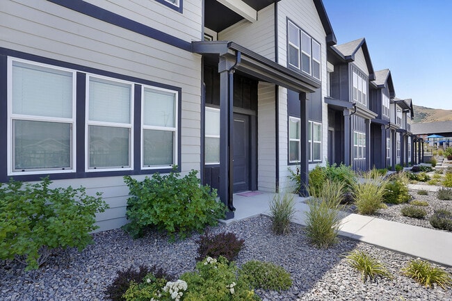EXTERIOR | Valley View Apartments