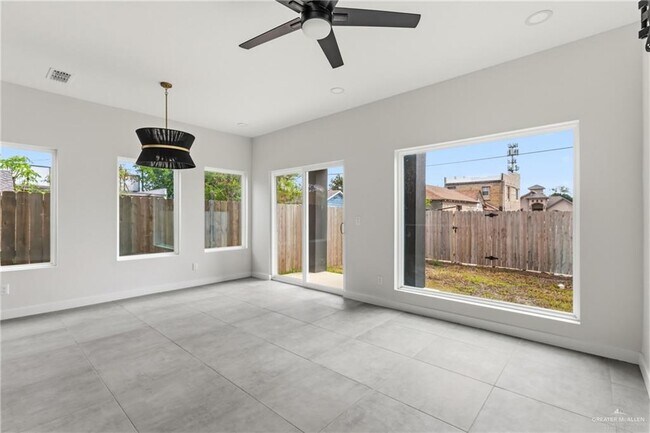 Photo - 14 Bicentennial Blvd