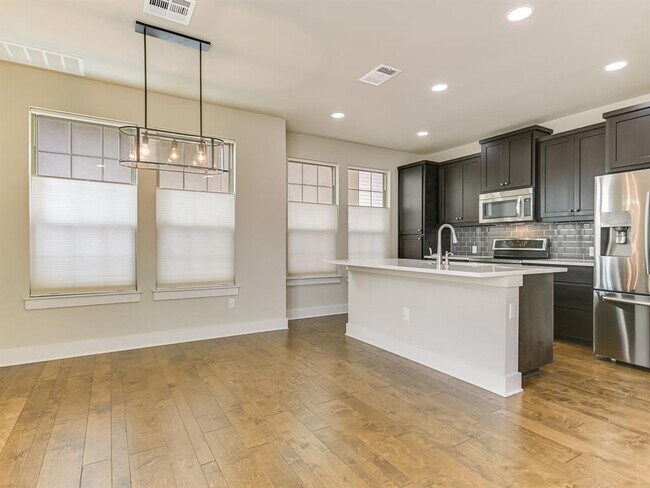 Photo - 5309 William Holland Ave Unidad 8