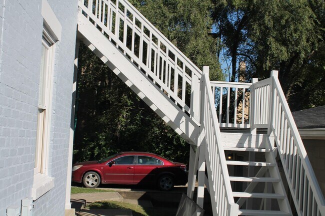 Photo - 117 E 8th St Unit 5