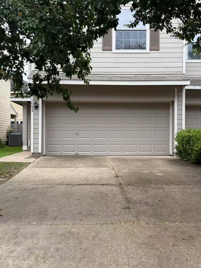 Building Photo - 16623 Newglen Ln Rental