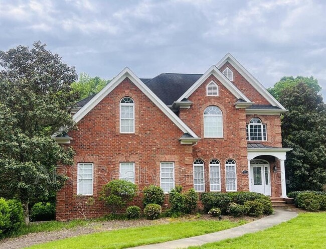 Photo - 2140 Rossmore Rd House