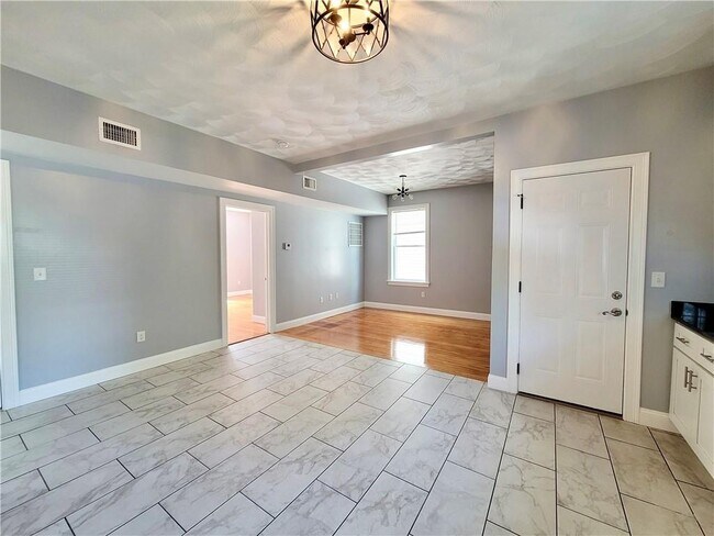 Photo - 64 Sutton St Unit 2