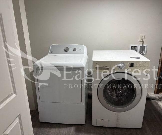 Photo - 236NCOLLEGE Unit B