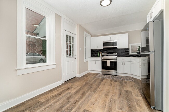 Building Photo - 321 W Mifflin St