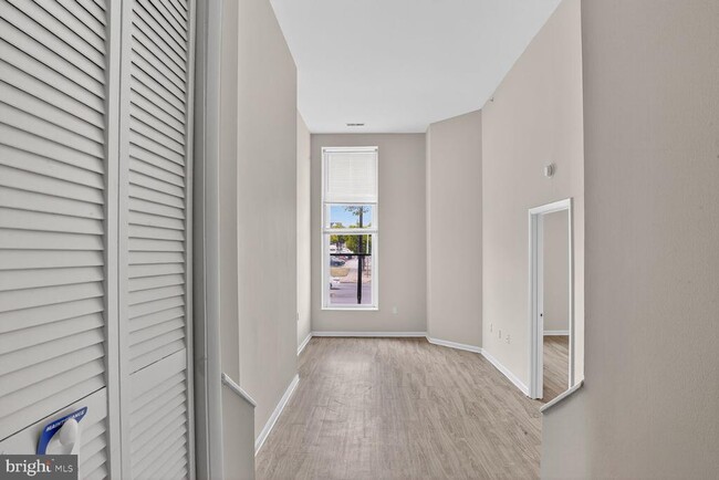 Building Photo - 317 E North Ave Unit 110 Rental