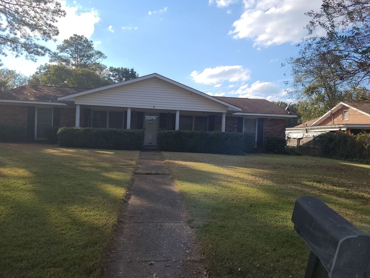 Spacious 4bd/2ba home! - Spacious 4bd/2ba home!