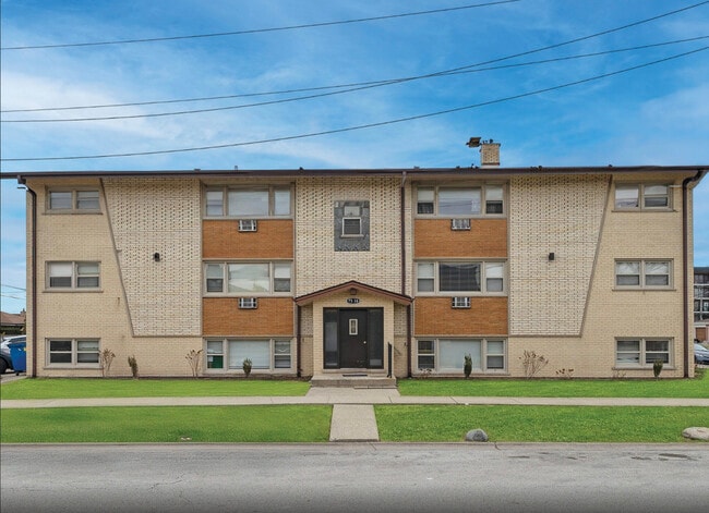 Building Photo - 7538 W Lawrence Ave Rental