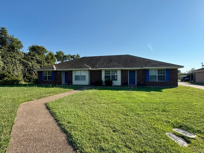 Building Photo - Duplex Rental