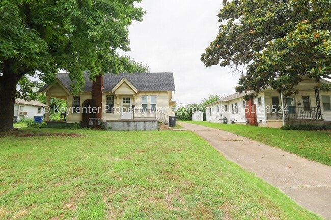 Photo - Beautifully Redone 1 Bedroom Duplex! Available for Immediate Move in!