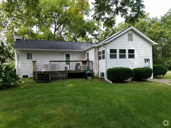 Building Photo - 2104 Iowa St Rental