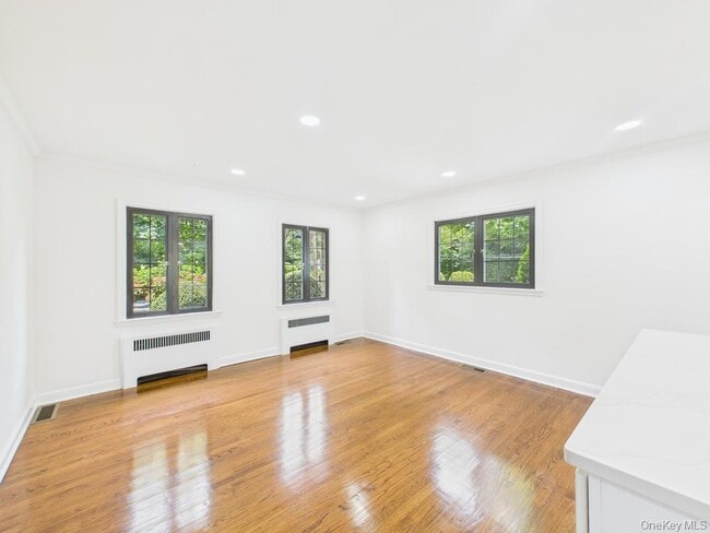 Photo - 75 Lord Kitchener Rd