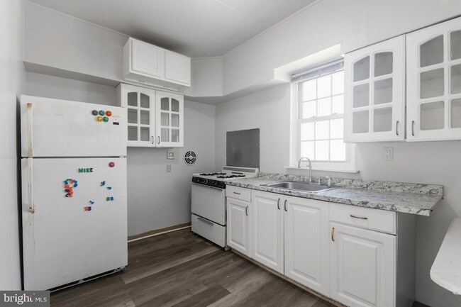 Photo - 4123-4100 Tyson Ave