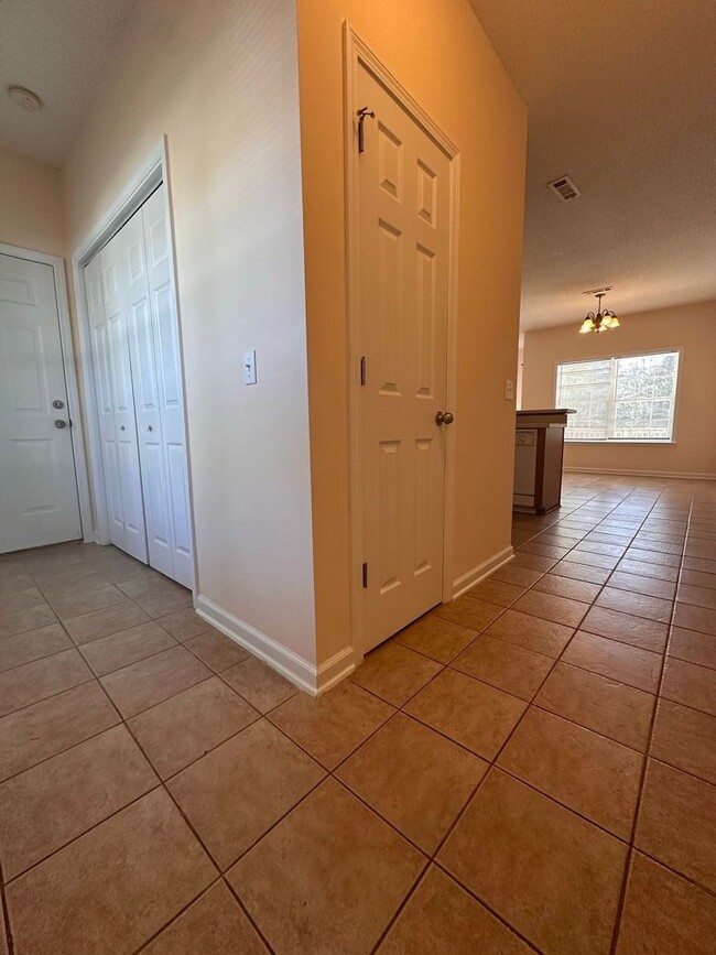 Photo - 27 Courtyard Way