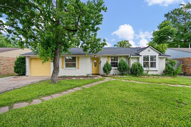 Photo - 5718 Greencraig Dr