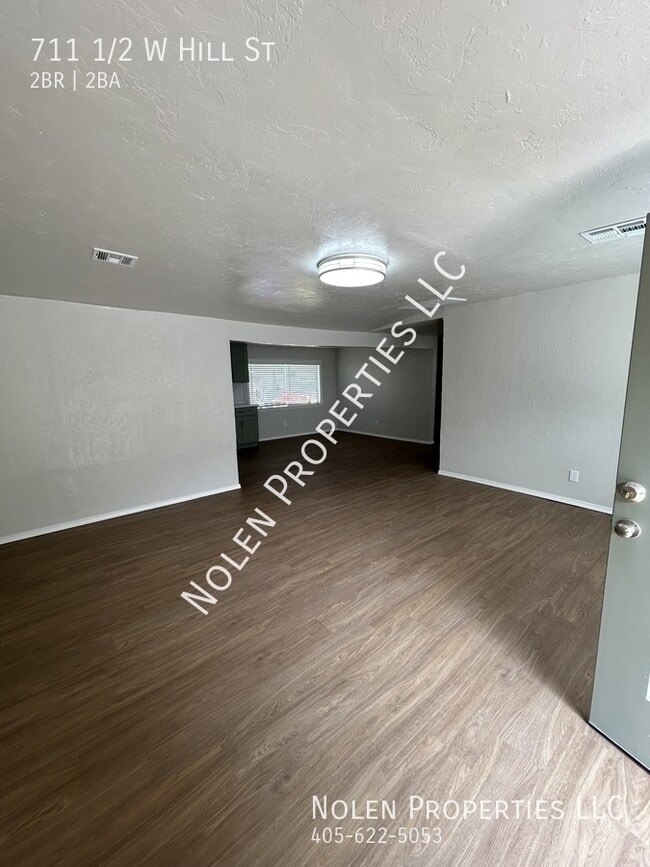 711 1/2 W Hill St-