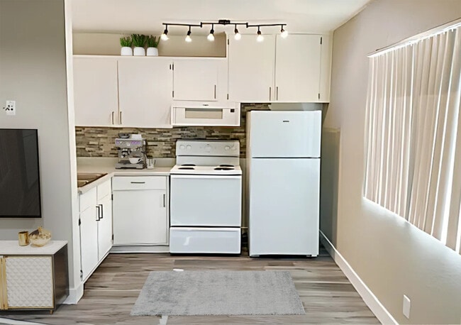 Studio - Kitchen - Park Avenue Apartments