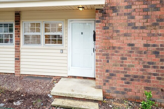 Photo - 718 Shawnee Dr