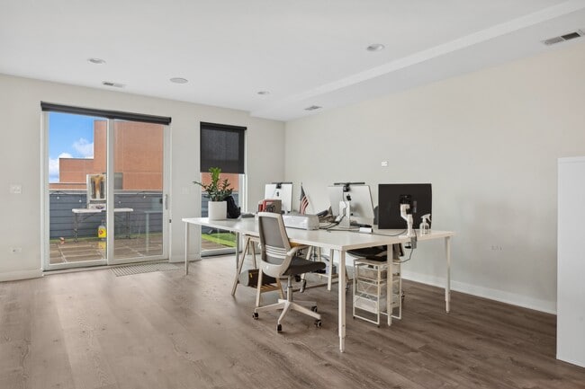 Photo - 3927 N Clarendon Ave Unit 601