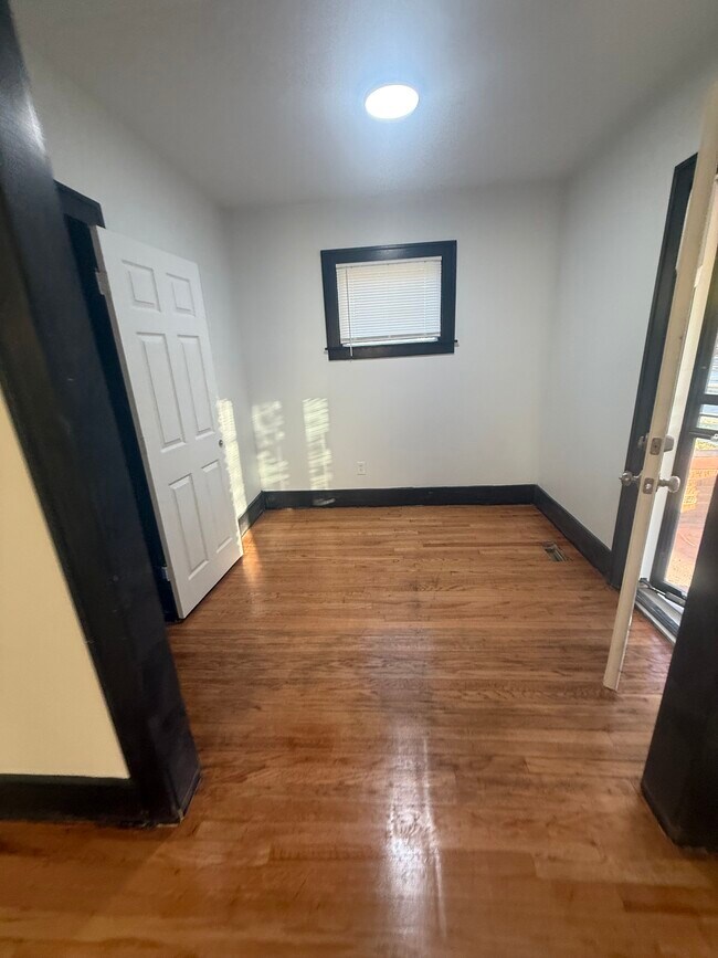 Photo - 21678 Bennett St