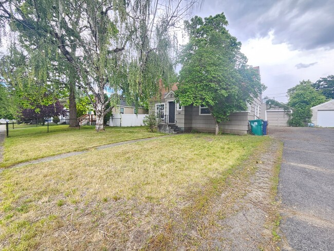 Photo - 2704 W Garland Ave