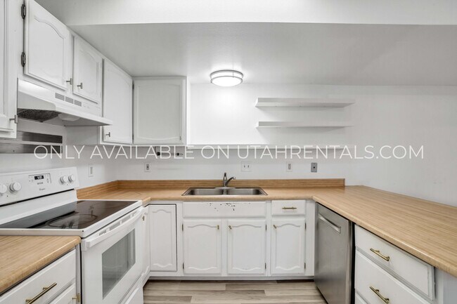 Photo - 1639 Woodland Dr