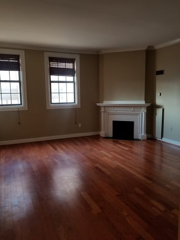 Building Photo - 1 E Chase St Unit 306