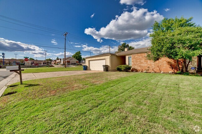 Building Photo - E 90th St Duplex Unit 6505 Rental