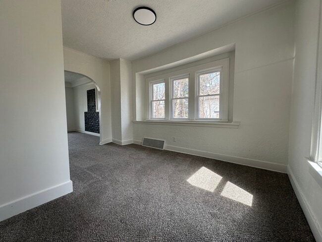 Photo - 3827 Parker St