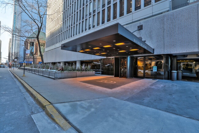 Building Photo - 200 E Delaware Pl Unit 19B Rental