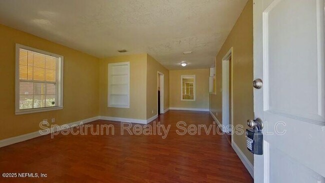 Photo - 1162 Lake Forest Blvd