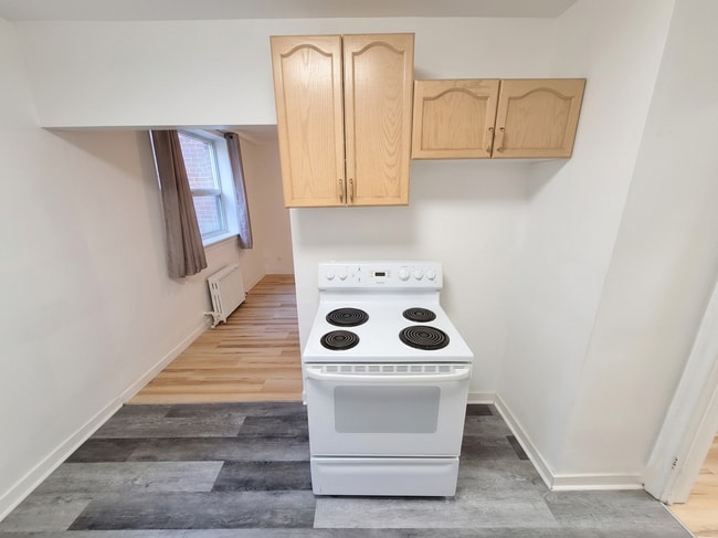 Photo - 101-1000 OConnor Drive East York ON M4B 2T3 Unité 101