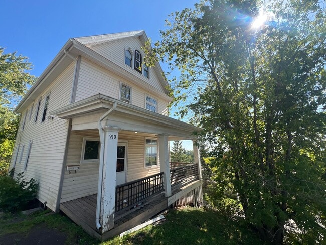 Building Photo - 910 N 22nd Ave W Unit 910 N 22nd Ave W - 1