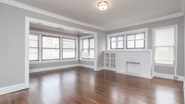 Photo - 1057 W Foster Ave Unit 1