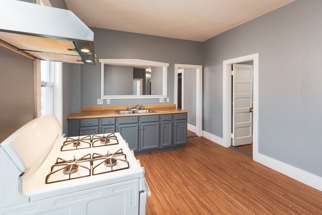 Building Photo - 130 Shurtleff St Unit 3