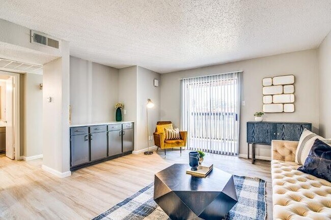 Photo - 605 N Alexander Ave Unidad c2