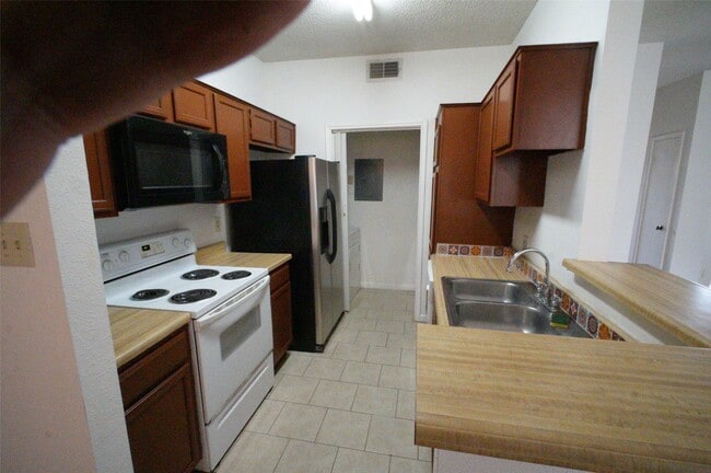 Photo - 8197 Sands Point Dr Unidad 137