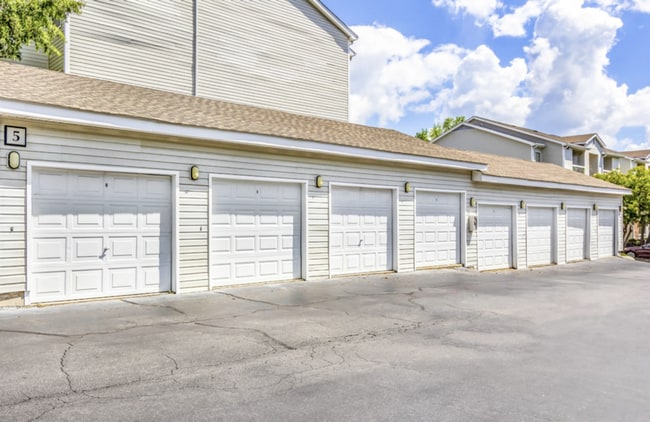 Photo - Landmark at Pine Court