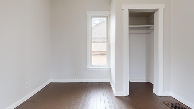 Photo - 1408 Maple Ave NE