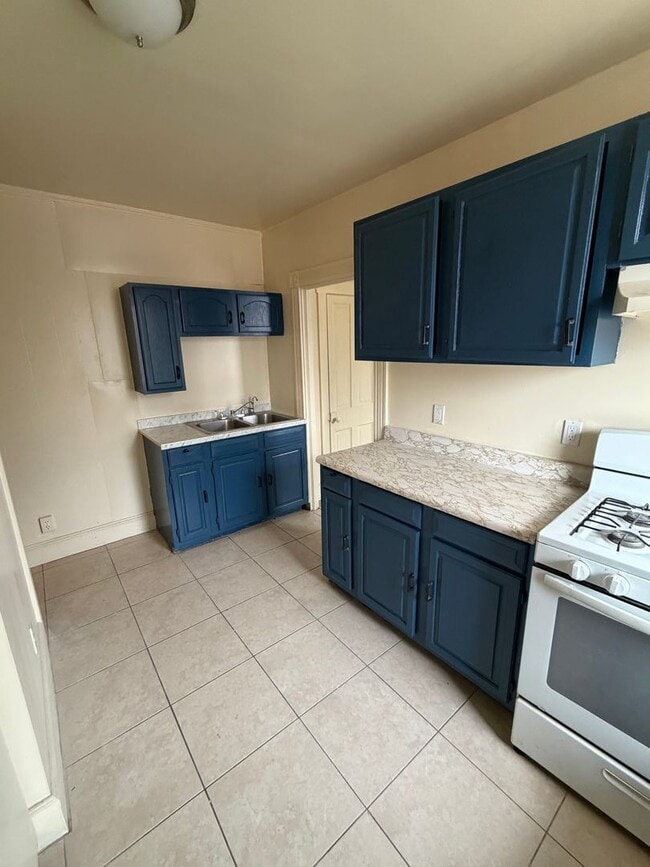 Photo - 121 Laurel St Unit 121 LAUREL AVE. #2