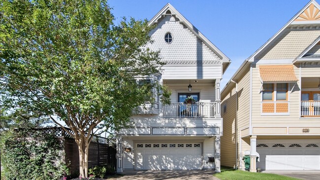 Photo - 117 W 13th St House