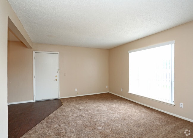 1BD,1BA - 640 SF