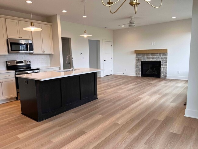 Photo - 384 S 91st St